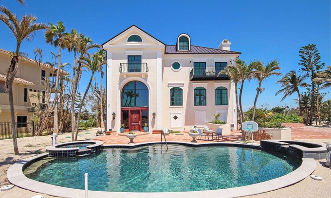 Wulfert Casa | One Captiva - Six bedroom gulf front home
