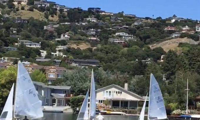 Belvedere Tiburon Casa | Un nivel de mediados de siglo casa de la orilla de la laguna de Belvedere. Alquiler de verano