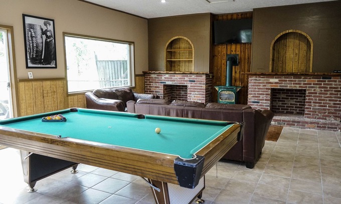 Chippawa Casa | One mile from the Brink of Niagara Falls