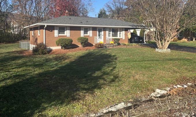 Daleville Casa | One mile off exit 150 on interstate 81 in Daleville Va . Sleeps up to 7 .