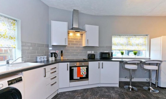 Leeds Casa | One of a Kind 4 Bed Guest House