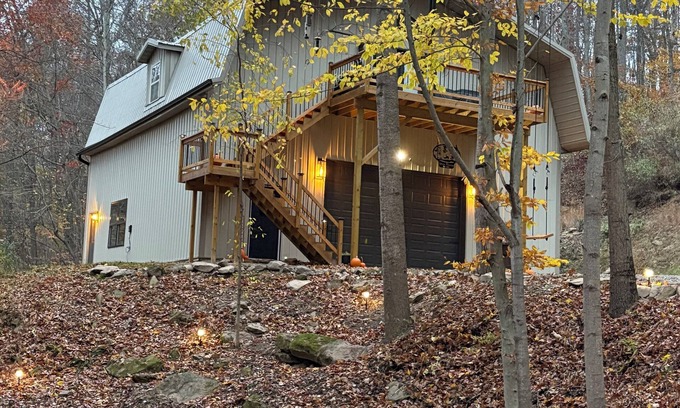 Warsaw Casa | One of a kind 4-bedroom barndominium in Warsaw, Ohio on 23 wooded acres.