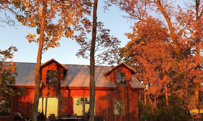 Briggsville Casa | Lake House como ningún otro - Rústico Reclaimed Barn House cerca de WI Dells