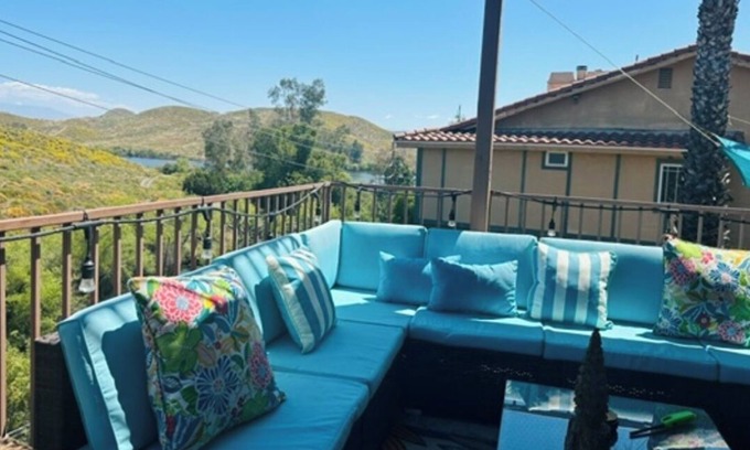 Temecula Casa | One-of-a-kind home on Lake in Canyon Lake with Hot Tub 30 Day Min