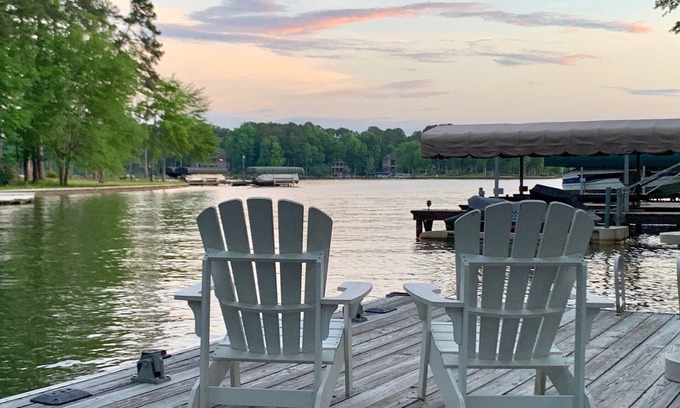 Beaverdam Casa | ¡Casa frente al lago única en su tipo cerca de Ritz, Sandbar & Boathouse!
