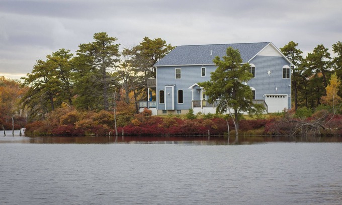 Long Pond Casa | ¡Único en su clase! Península de lujo Lakefront House en Emerald Lakes, PA