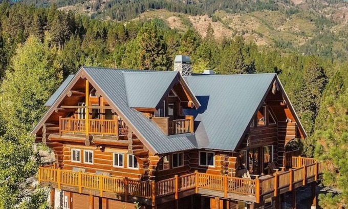 Garden Valley Cabina | ONE OF A KIND, PICTURESQUE, CEDAR LOG CABIN FOR THE WHOLE FAMILY