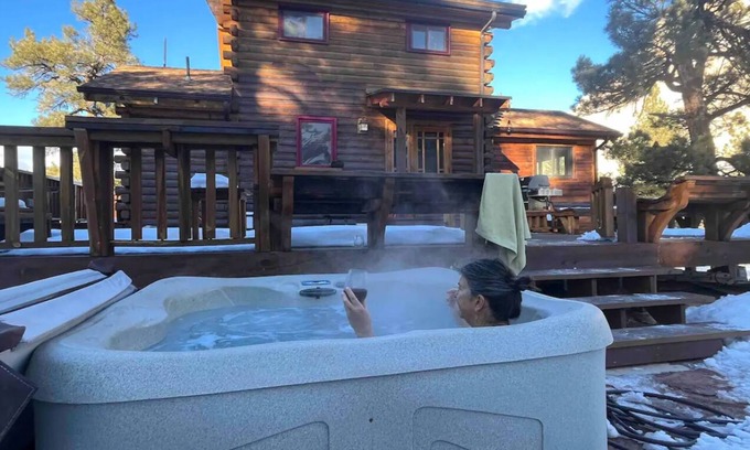 Torrey Cabina | One of a kind, secluded red rock & forest retreat Holiday Special