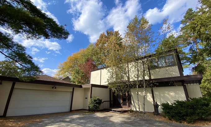Beachwood Casa | One-of-a-Kind Shaker Heights Modern Gem