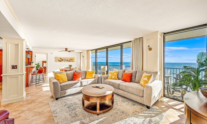 Summer Breeze Condominio | One of a Kind, 2BR/2BA Beachfront Condo