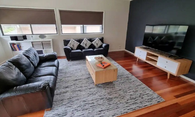 Malua Bay Casa | One of Malua Bay's BEST: Large modern home