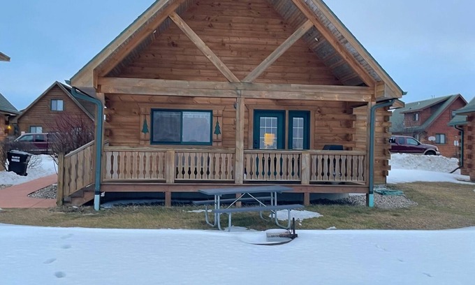 Warrens Cabina | One of the best views in Warrens! 3BR 2BA Cabin near Jellystone & 3 Bears Lodge.