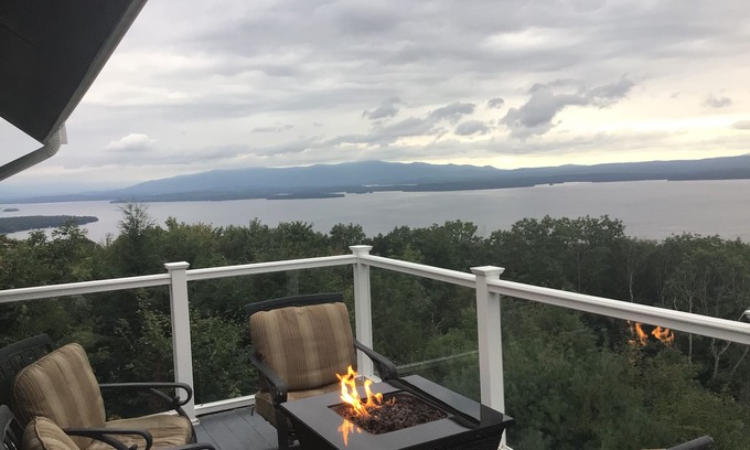 Gilford Casa | Una de las mejores vistas del lago Winnipesaukee, montañas, amaneceres y observación de estrellas.