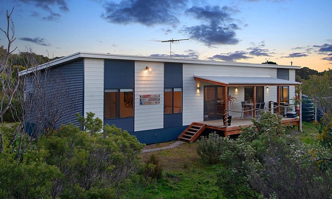 Pelican Lagoon Casa | One One Two Kangaroo Island Family Beach Shack