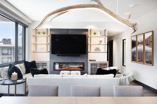 Avon Casa | ONE Riverfront #402 - Avon
