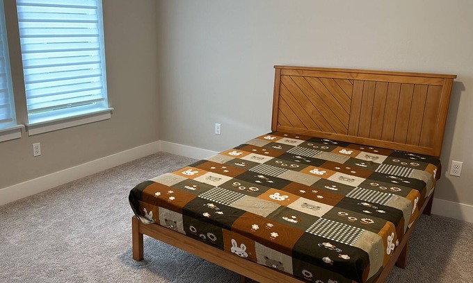 Seattle Hill-Silver Firs Casa | One room with attached bathroom for rent
