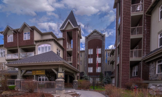 Canmore Condominio | One Studio with BBQ & a Huge Patio