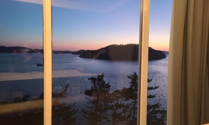 Tongyeong Otro | One Top Poolvilla