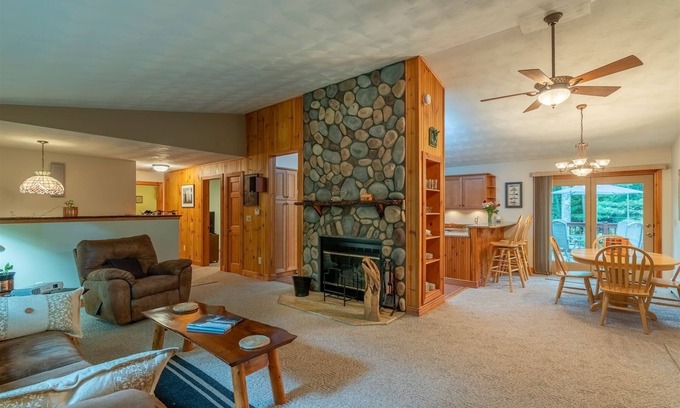 Jay Casa | Oneida Pines Mountain Retreat | 3 Bed, 3 Bath