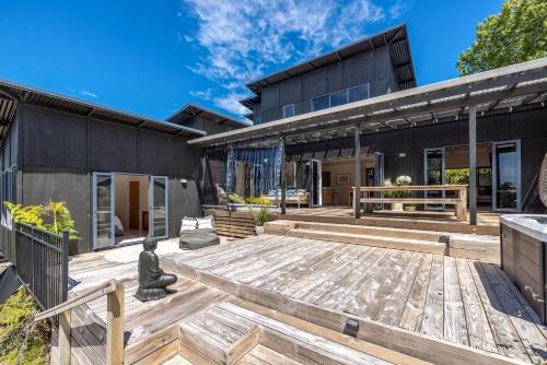 Oneroa Casa | Oneroa Sanctuary - Be My Guest Waiheke