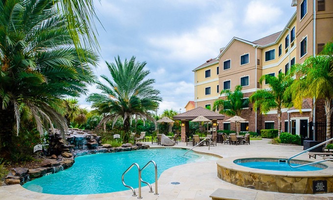 Webster Condominio | Only 10 Minutes from NASA | Free Breakfast