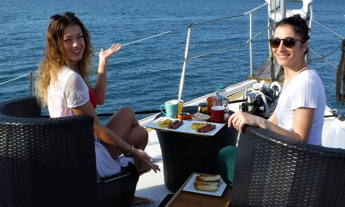 Oranjestad Alquiler De Eote | Only Boat & Breakfast in Aruba - Stay in an air conditioned cabin