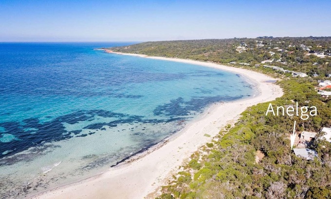 Eagle Bay Casa | Only footsteps away from the beach