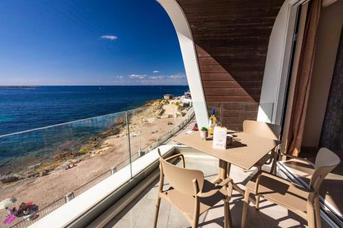 Qawra Apartamento | only for family Central Luxury Seafront, Bugibba