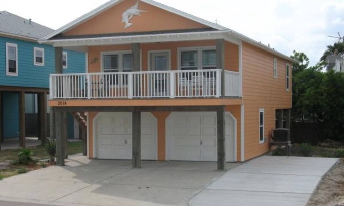 Sand Point Casa | Seaside House w / Sand Point's Restaurant, piscina / jacuzzi, playa y acceso al carrito de golf