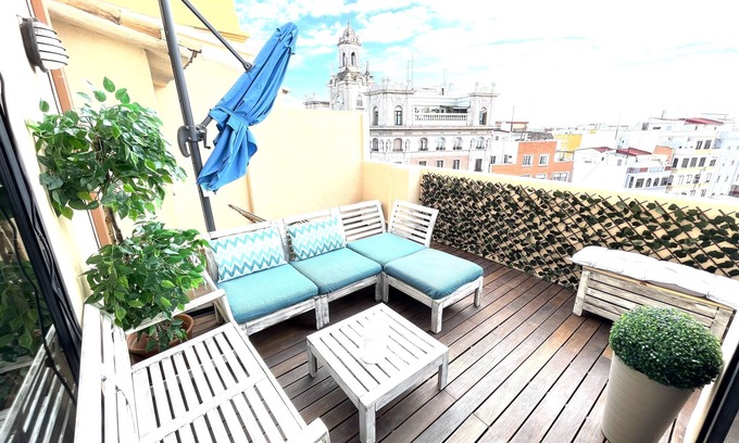 Extramurs Apartamento | NEW LISTING PENTHOUSE in DOWNTOWN VALENCIA, WALKING DISTANCE TO EVERYTHING.