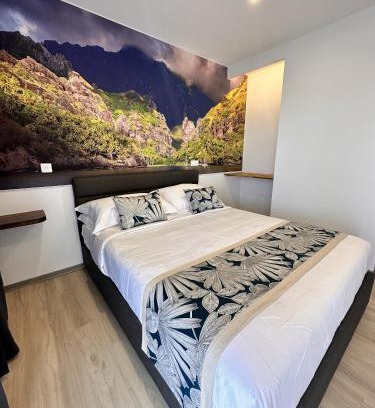 Faaa Casa | Ononui Lodge Airport, Ocean-View, Private Bathroom and Balcony, Free WiFi and Parking, On-Site Car Rental