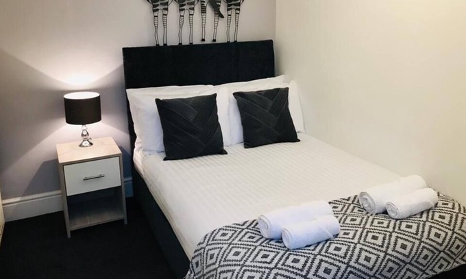 Stoke-on-Trent Casa | OnPoint - 3 bedroom Townhouse