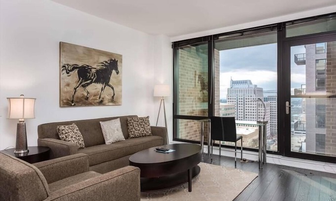 Reston Apartamento | Onsite Parking Available w/ EV Charging | Reston Town Center