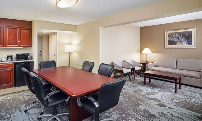 Rocky Mount Casa | Onsite Pool, FREE Parking! Minutes to Rocky Mount City Lake, Southern Comfort!