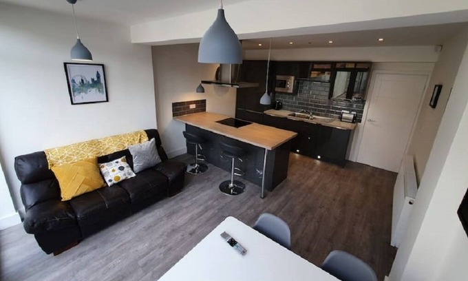 Cleethorpes Casa | Oole 2 bed 2 bath house near beach with own parking