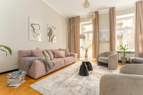 Srodmiescie Południowe Apartamento | oompH Warsaw Central 3BR & 2BATHS Grand Residence