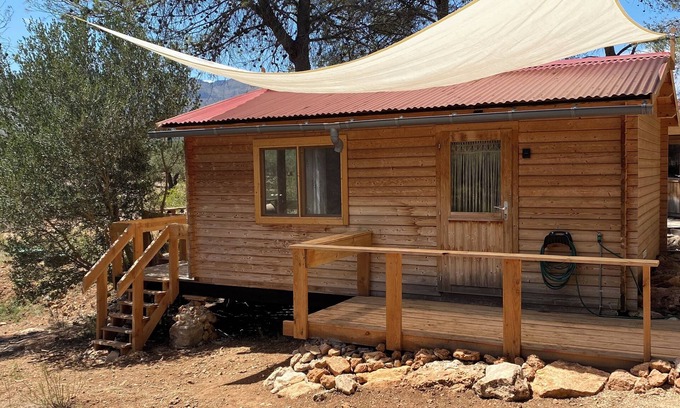 Tivissa Cabina | Op 30 Minuten van het Strand een Fantastische Luxe Blokhut met Terras en Wifi