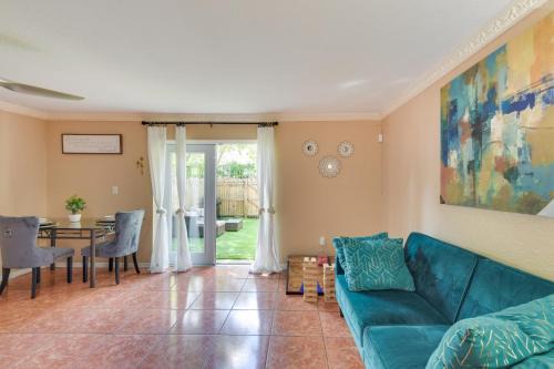 Opa-Locka Casa | Opa-locka Townhome, 15 Mi to Miami Beach!