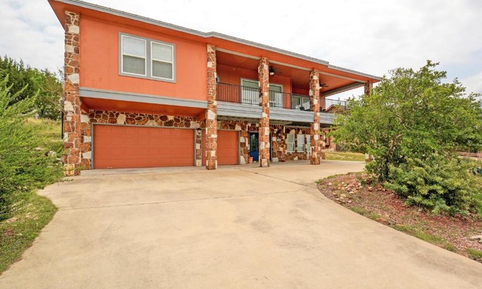 Highland Lake Estates Casa | Open & Airy Retreat