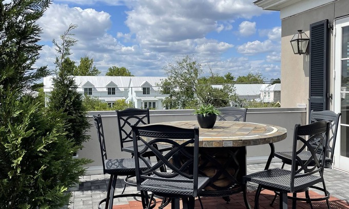 Radcliffeborough Condominio | Apartamento de Atico abierto y aireado a 4 cuadras de Upper King Street !!