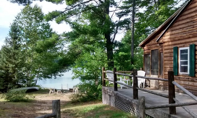 Little Lake Cabina | Traiga sus vehículos todo terreno, explore los bosques, CIERRE a ATRACCIONES, DUERME 6, Pesca