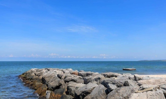 Clearwater Beach Casa | Open Breezy Bungalow with Beach Access By Summer