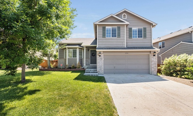 Castle Rock Casa | Open Bright Home in Central Castle Rock - 30+ Day Minimum