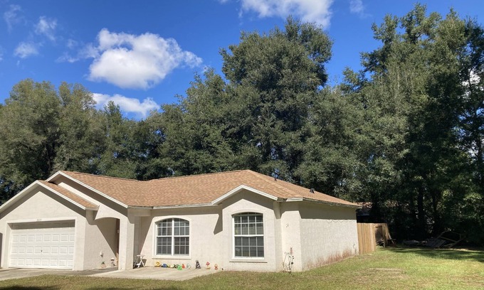 Belleview Heights Casa | Open concept floorplan home on corner lot next to The Villages and Ocala Florida