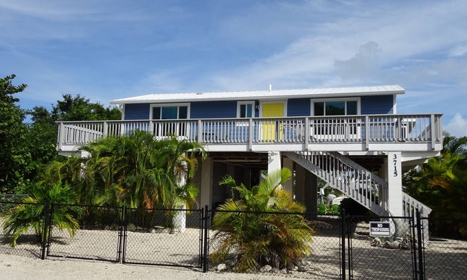 Port Pine Heights Casa | OPEN FOR 2025 LOBSTER SEASON! Nice 2-bedroom Canal Home in serene Big Pine Key!