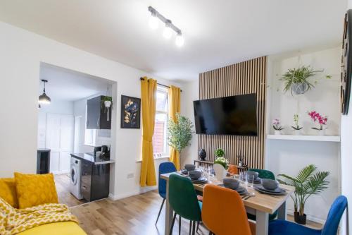 Portsmouth Casa | Open Mind Property - Luxury 5 Beds & Free Parking