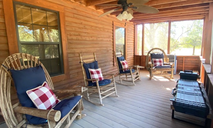 Bridgeport Cabina | Open modern Cabin, fishing, shooting range, tranquil/private, firepit, 4W, canoe