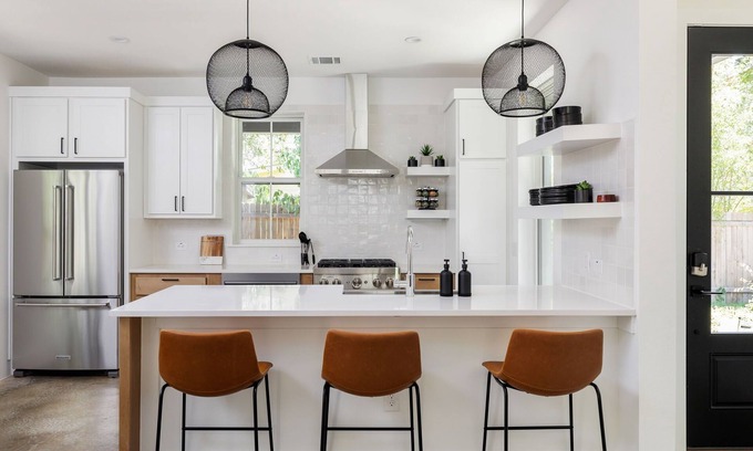 East MLK Casa | Open, Near UT, F1 & Downtown | Luna by Portoro