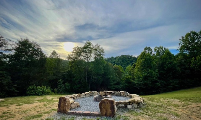 Hot Springs Cabina | Open! New Mountain Cabin, Privacy, Wildlife, Sunsets! Watch the Seasons Change