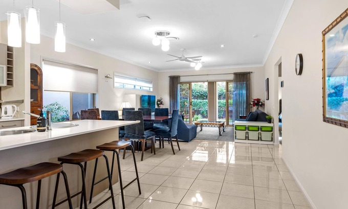 Taringa Casa | Open Plan! 3 Bedroom House ~ Taringa